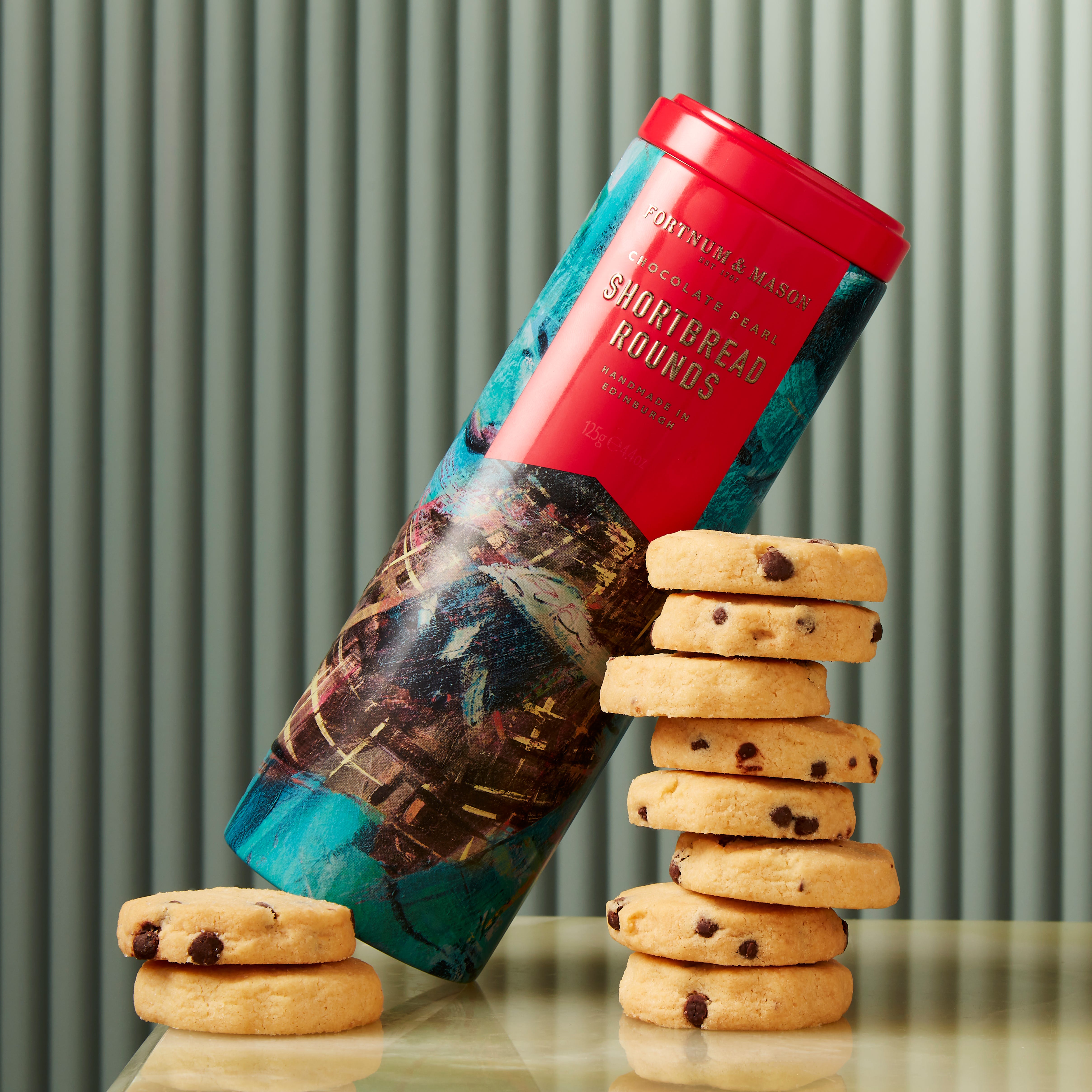 Fortnum & Mason Chocolate Pearl Shortbread Rounds, 125g